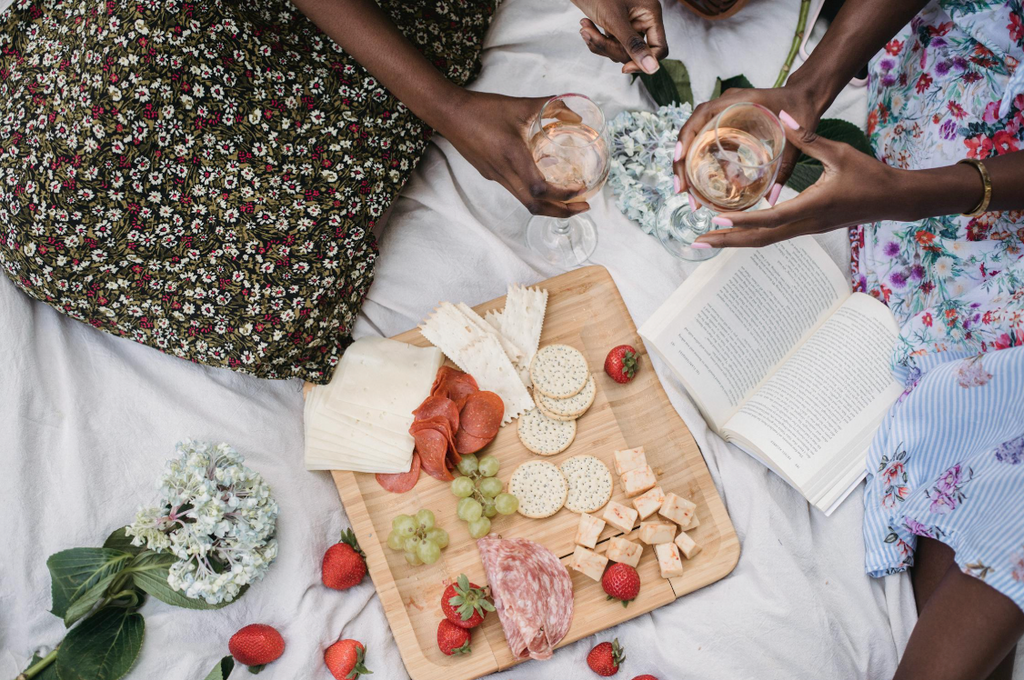 Dundee, OR | Dundee Silent Book Club